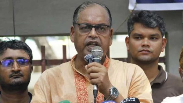 ফেব্রুয়ারিতে নির্বাচন না হলে গণতন্ত্র অনিশ্চয়তার মধ্যে পড়বে: দুদু
