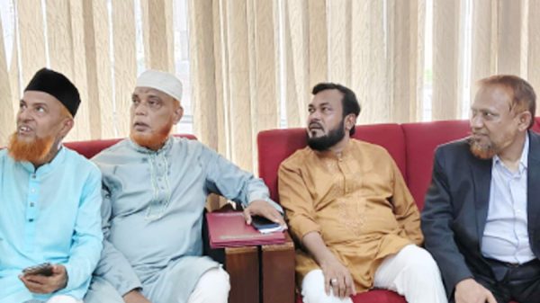 আগারগাঁওয়ে সংক্ষিপ্ত সমাবেশ শেষে জামায়াতের স্মারকলিপি প্রদান