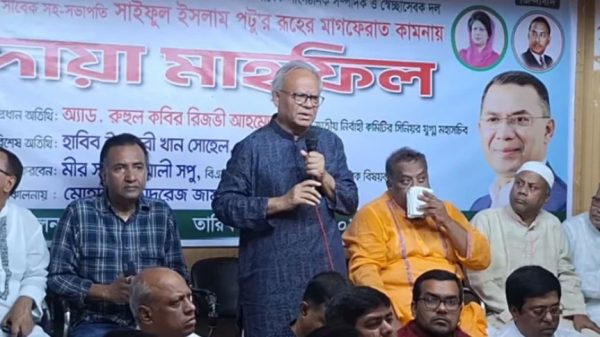 রাজনীতিবিদদের হাতে রাজনীতি থাকা উচিত: রিজভী