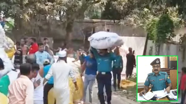 তুলার গুদামে আগুন, মাথায় করে বস্তা সরিয়ে প্রশংসায় ভাসছেন ওসি