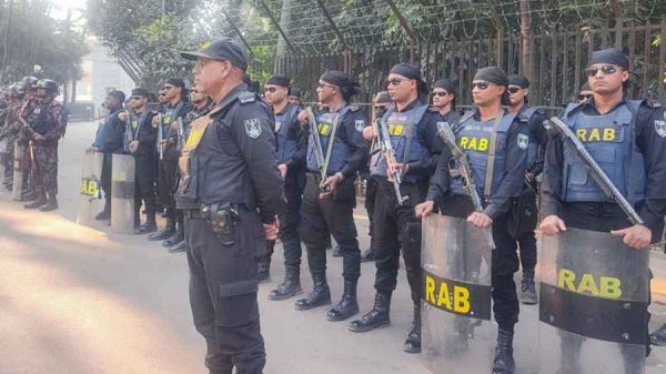 কড়া নিরাপত্তায় ট্রাইব্যুনালে হাজির ১৩ সেনা কর্মকর্তা
