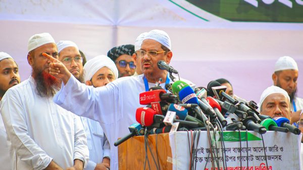 বিএনপি বঙ্গোপসাগর ছাড়া পালাবার জায়গা পাবে না: রেজাউল করিম