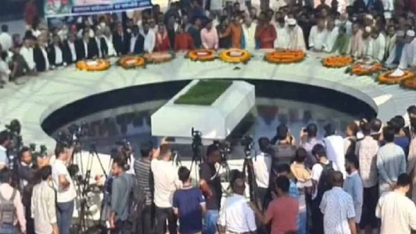 জাতীয় বিপ্লব ও সংহতি দিবসে জিয়াউর রহমানের মাজারে জনতার ঢল