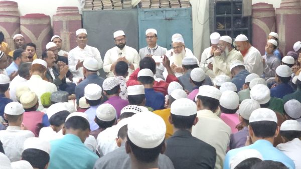 খালেদা জিয়ার সুস্থতা কামনায় কাওরানবাজার আম্বরশাহ মসজিদে যুবদলের দোয়া মাহফিল