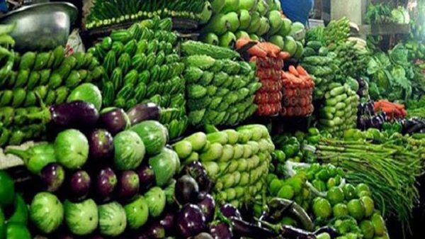 চড়া তেল-পেঁয়াজ, কমেছে শীতের সবজির দাম